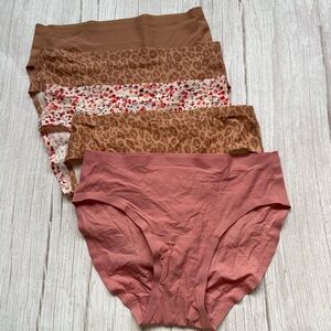 New CHANTELLE 2643 Set Of 5 Soft Stretch Seamless Hipster Panty One size